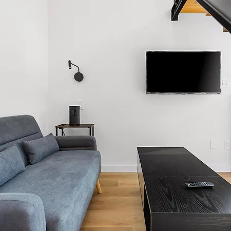 Sleek & Stylish Urban Loft Apartamento